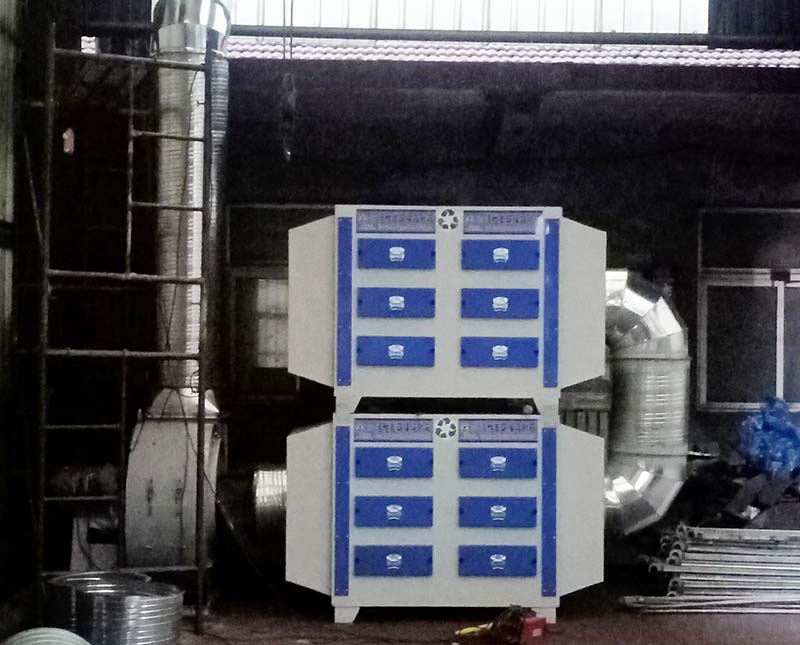 1.5萬風(fēng)量二級(jí)活性炭吸附設(shè)備案例 1.5萬風(fēng)量二級(jí)活性炭吸附設(shè)備案例